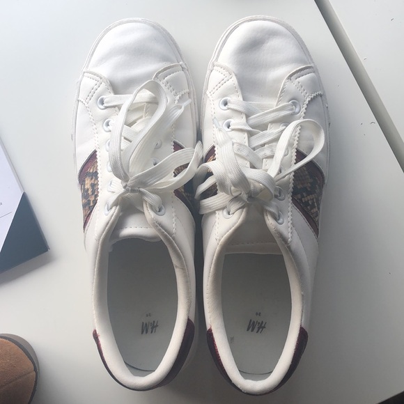 Cute design white sneakers - Picture 3 of 4